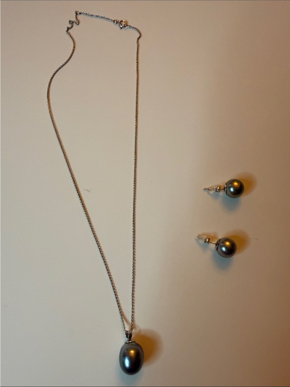 Genuine Black Tahitian Pearl Necklace /sterling silver chain w/ earrings.